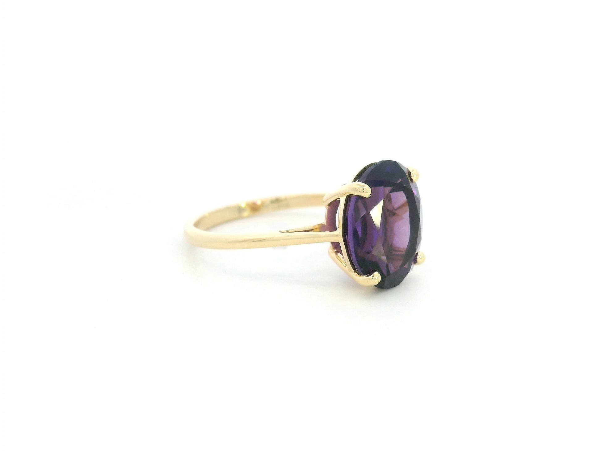 Oval amethyst solitaire ring in 18K yellow gold featuring a 4.39 carat natural amethyst by Emirates Diamonds.