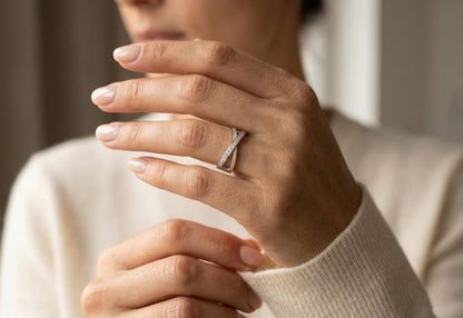 Diamond criss cross ring in 18K white gold with pavé crossover bands