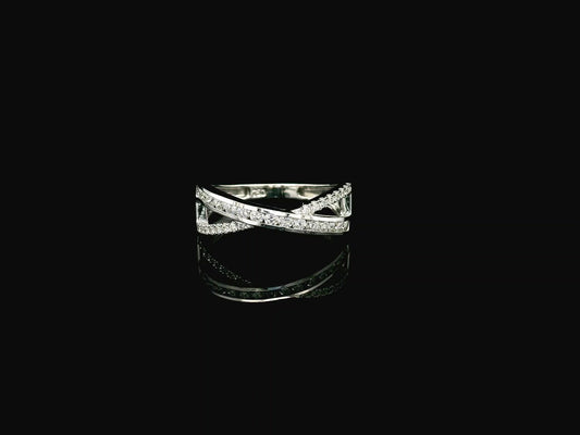 Diamond criss cross ring in 18K white gold with pavé crossover bands