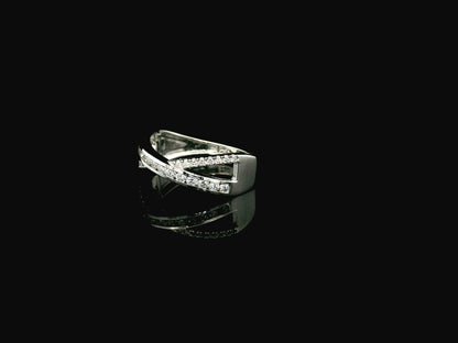 Diamond criss cross ring in 18K white gold with pavé crossover bands