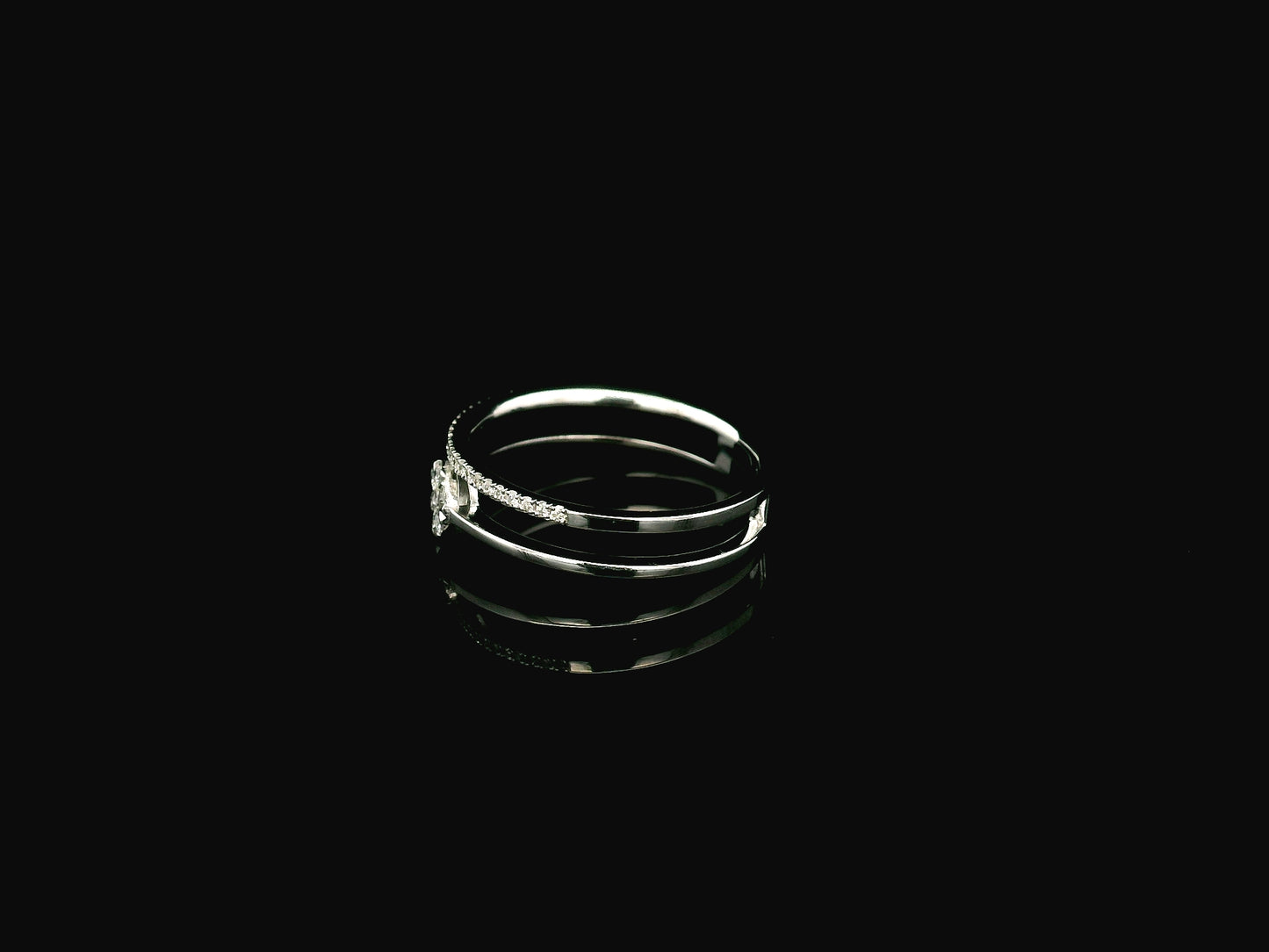 18K white gold dual band diamond ring with pavé band and round cluster center