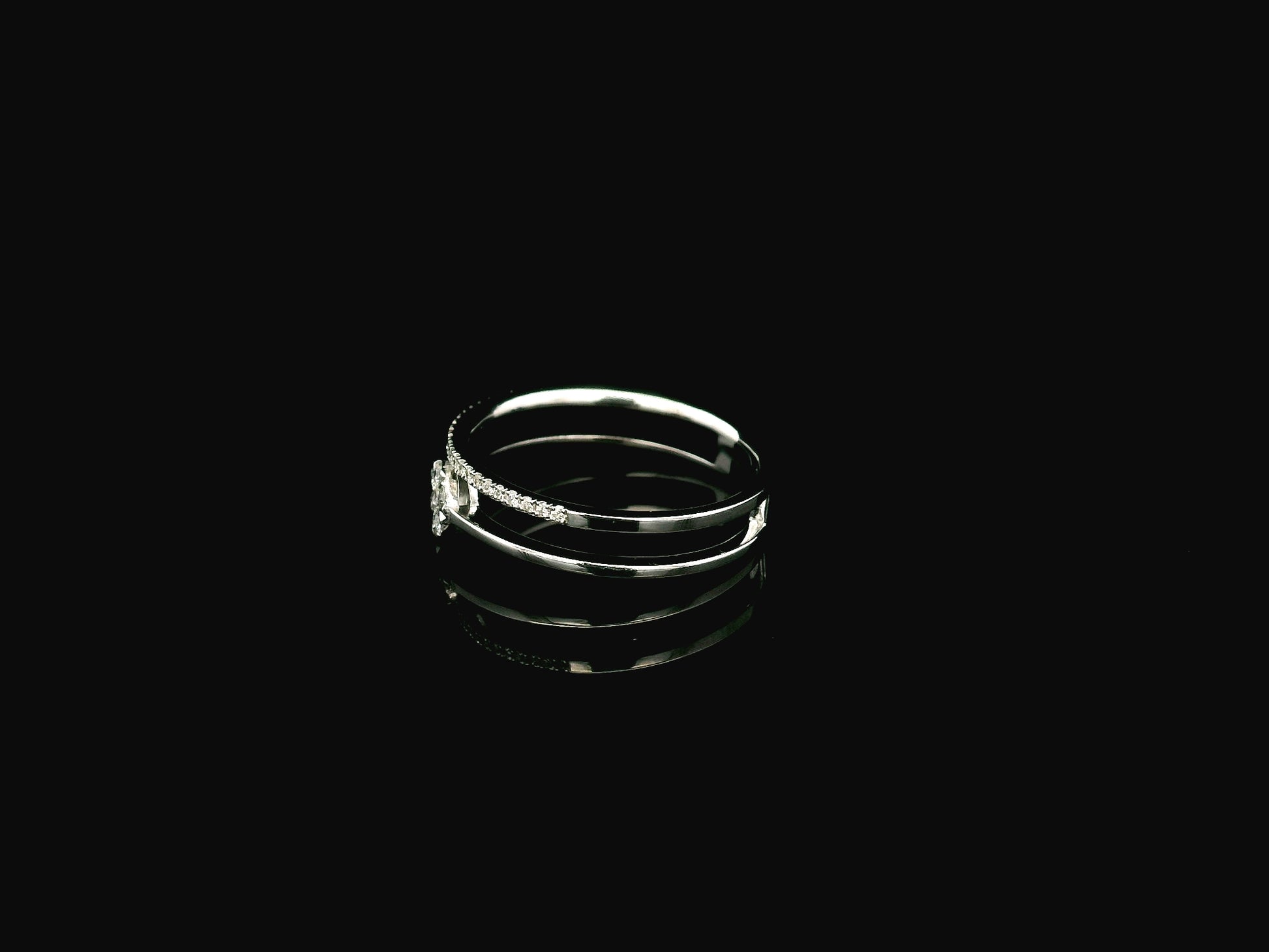 18K white gold dual band diamond ring with pavé band and round cluster center