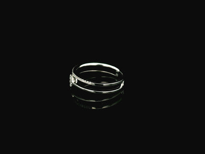 18K white gold dual band diamond ring with pavé band and round cluster center