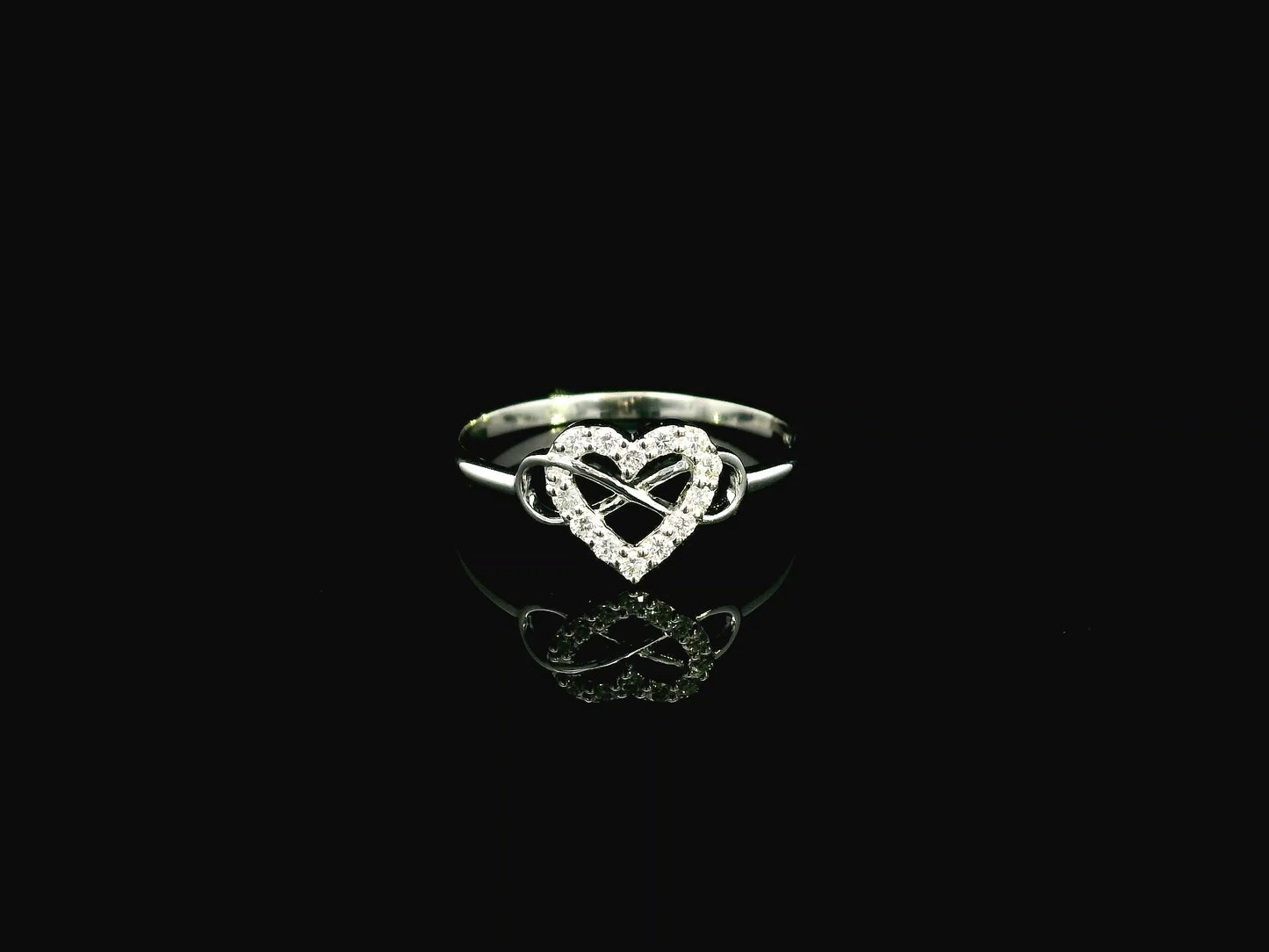 18K white gold diamond heart ring with modern open design