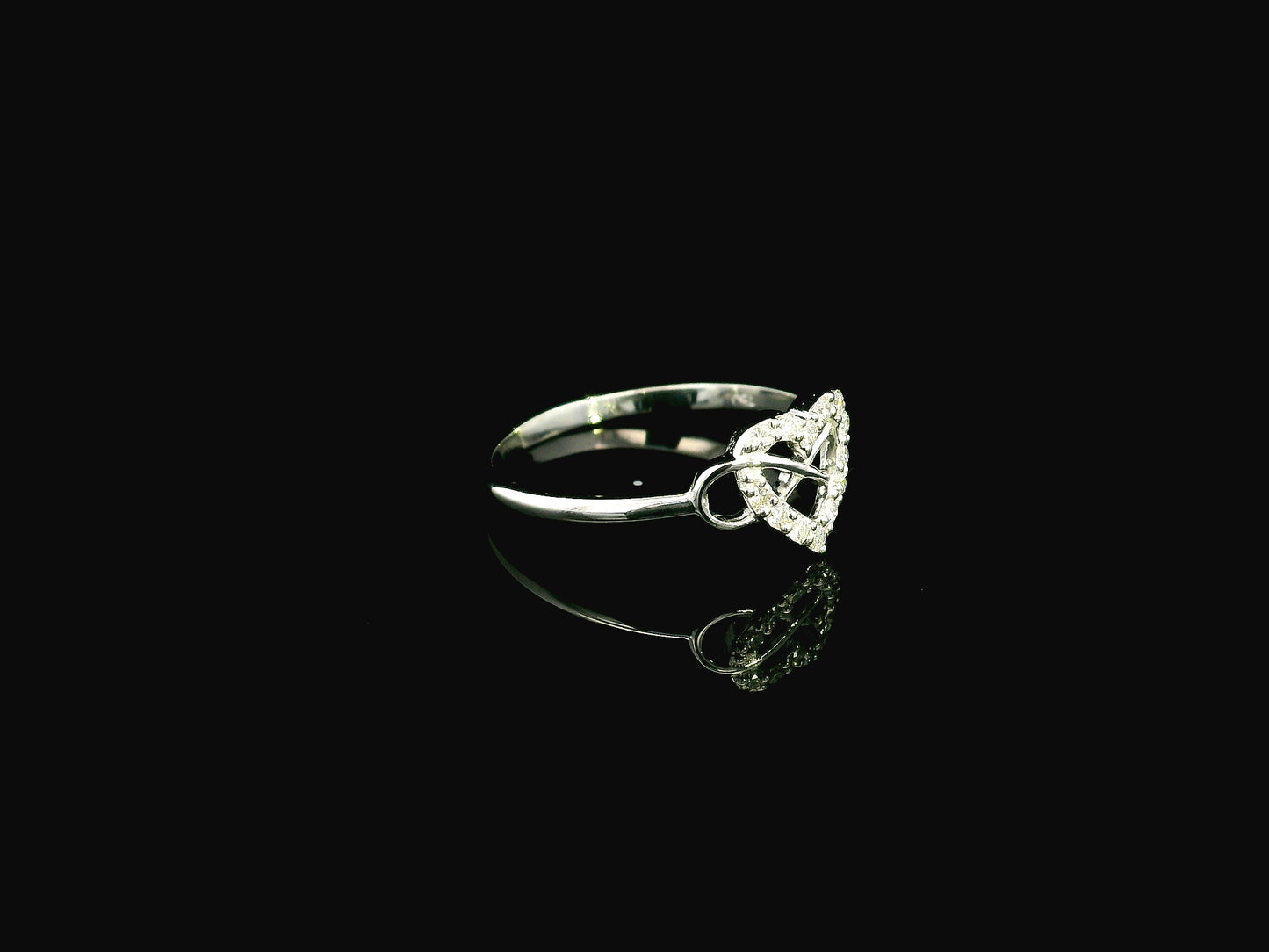 18K white gold diamond heart ring with modern open design