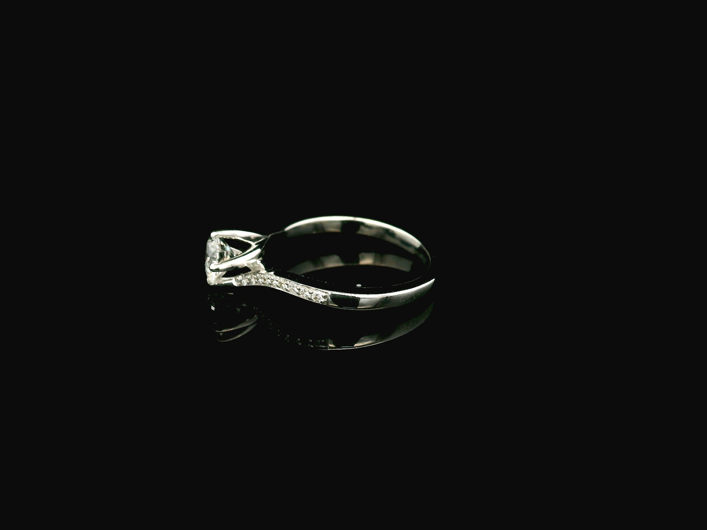 0.51 carat round diamond engagement ring in 18K white gold with curved diamond band – Emirates Diamonds