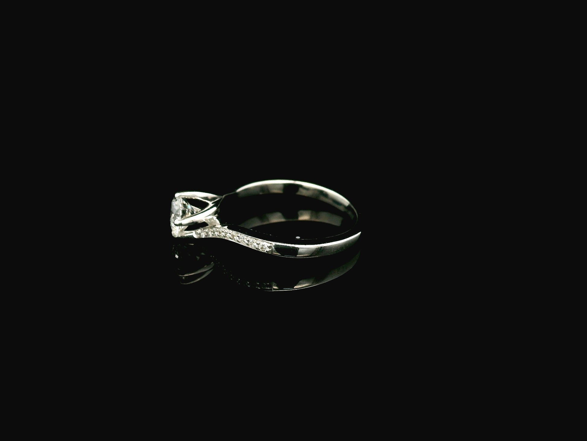 0.51 carat round diamond engagement ring in 18K white gold with curved diamond band – Emirates Diamonds