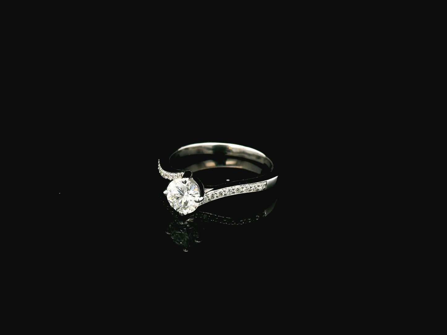 0.51 carat round diamond engagement ring in 18K white gold with curved diamond band – Emirates Diamonds