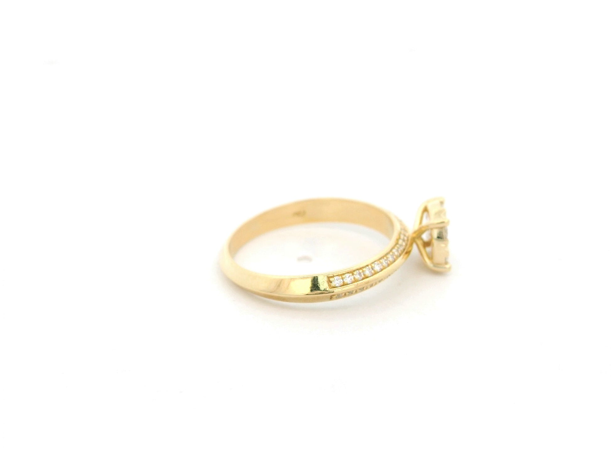 18K yellow gold diamond cluster ring 0.53 carat round brilliant floral design pavé band