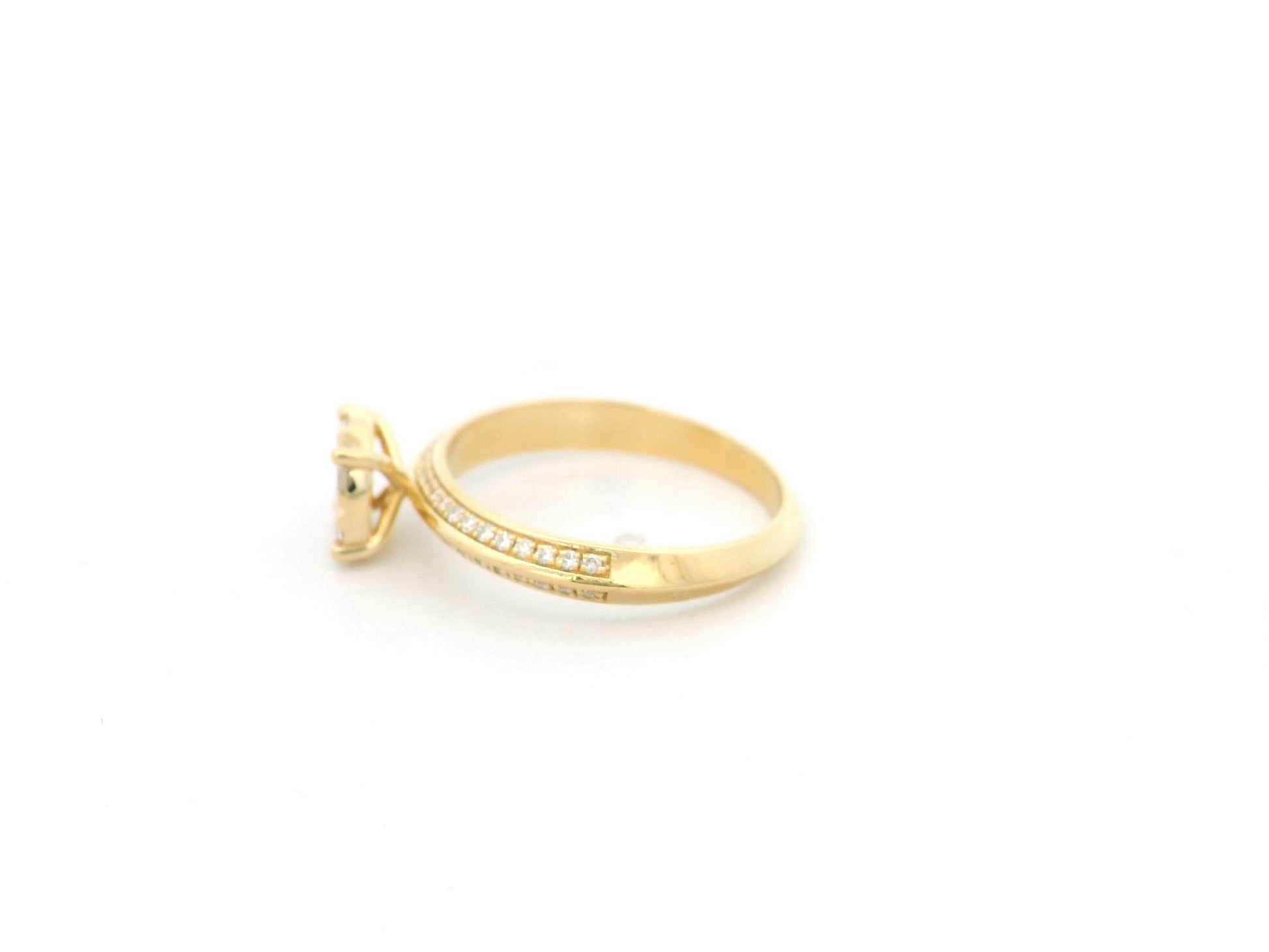 18K yellow gold diamond cluster ring 0.53 carat round brilliant floral design pavé band