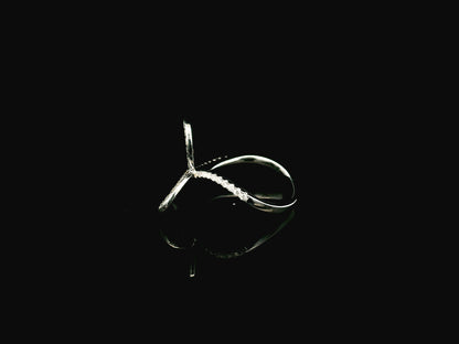 Statement diamond butterfly ring in 18K white gold pavé 1.18 carat
