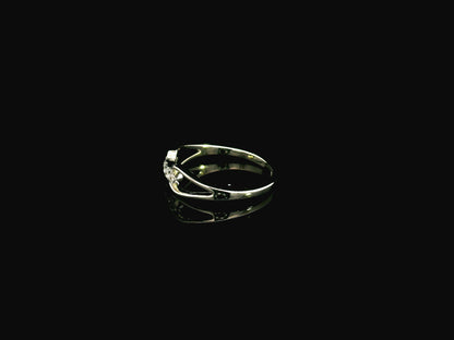 Minimal diamond open link ring in 18K white gold interlocking design