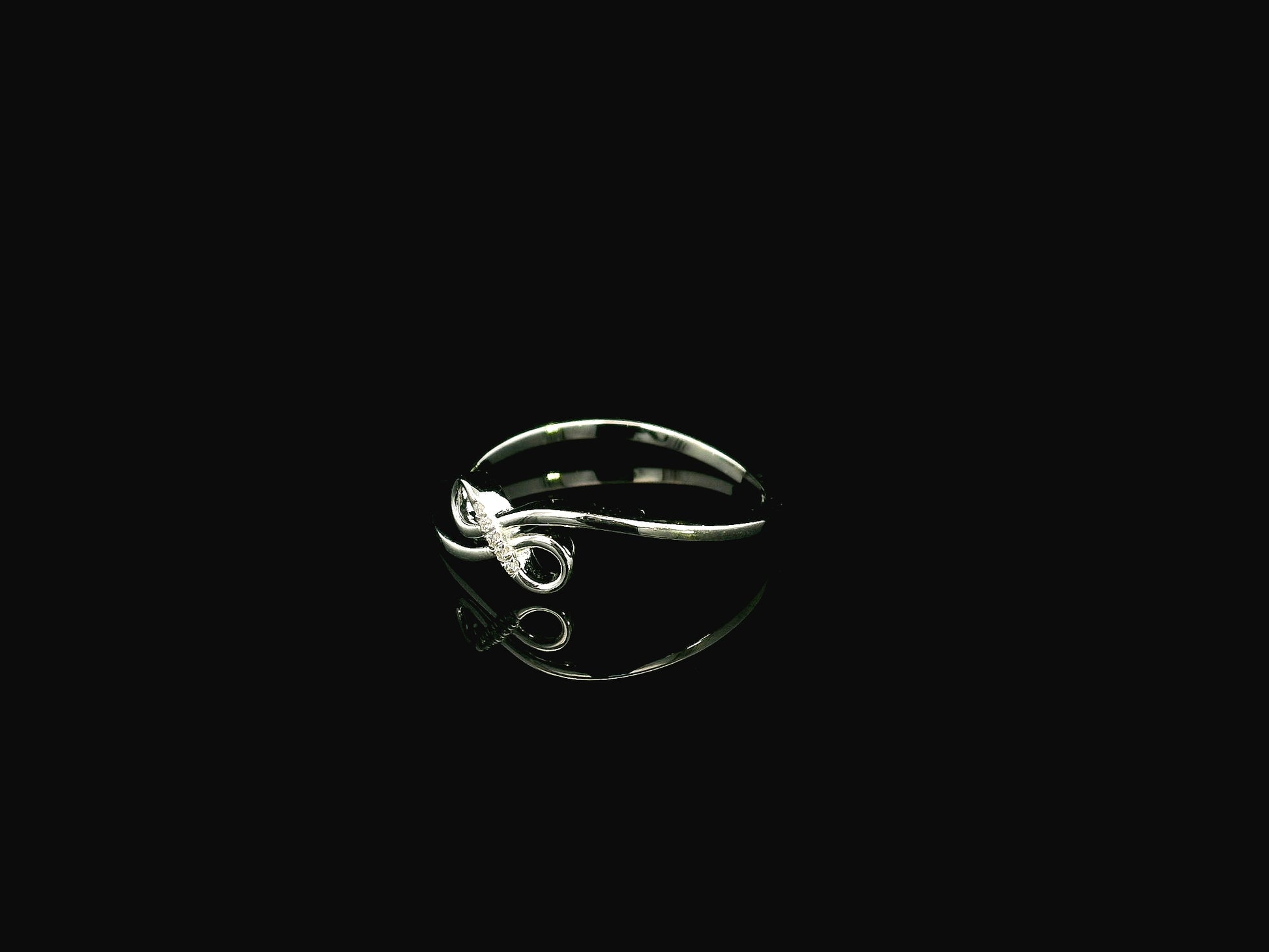 18K white gold infinity diamond ring minimalist design 0.01 carat – Emirates Diamonds