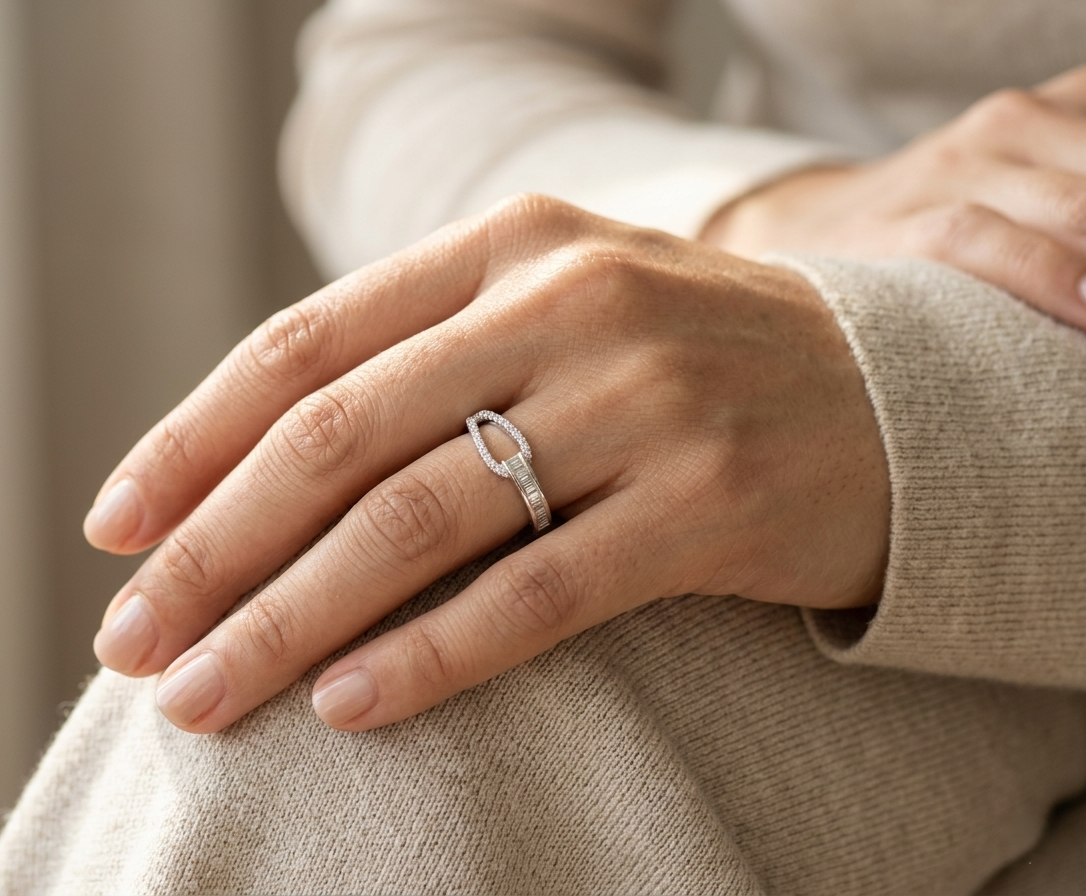 18K white gold open diamond ring with baguette and pavé diamonds 0.27 carat – Emirates Diamonds