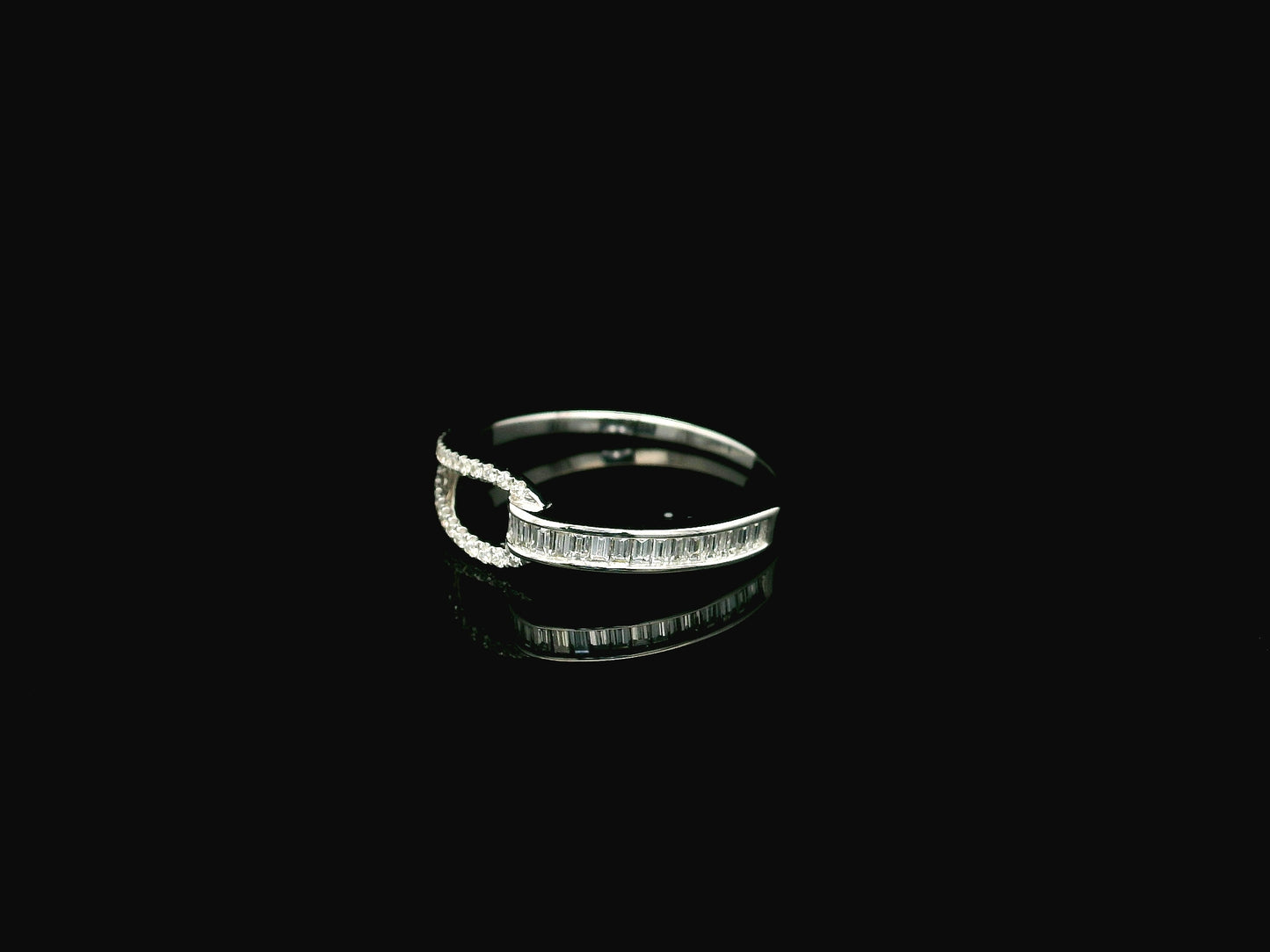 18K white gold open diamond ring with baguette and pavé diamonds 0.27 carat – Emirates Diamonds