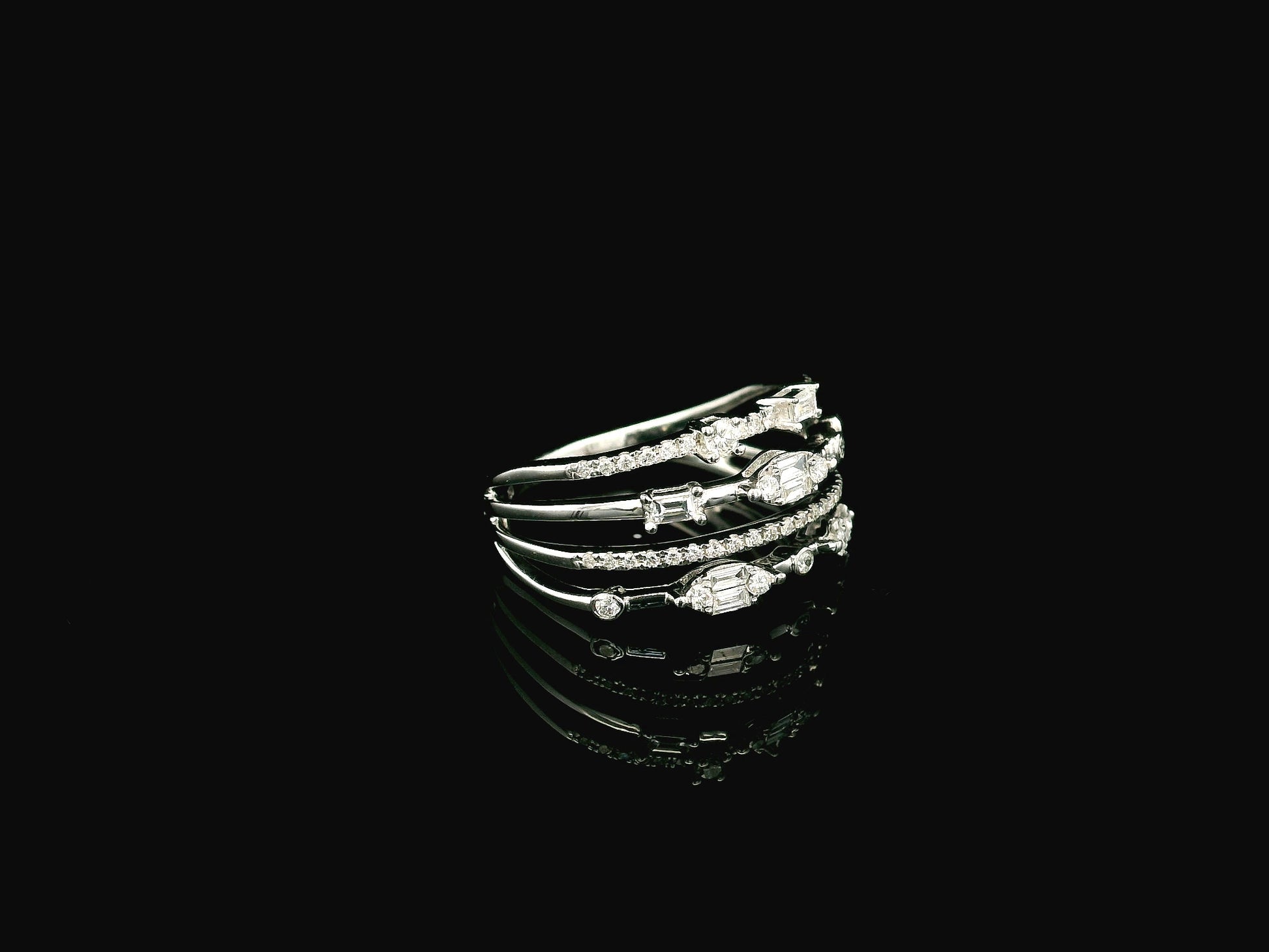 18K white gold diamond stacking ring 0.47 carat round and baguette diamonds – Emirates Diamonds