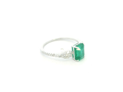 18K white gold emerald ring with 1.54 carat emerald and 0.28 carat diamond accents – Emirates Diamonds