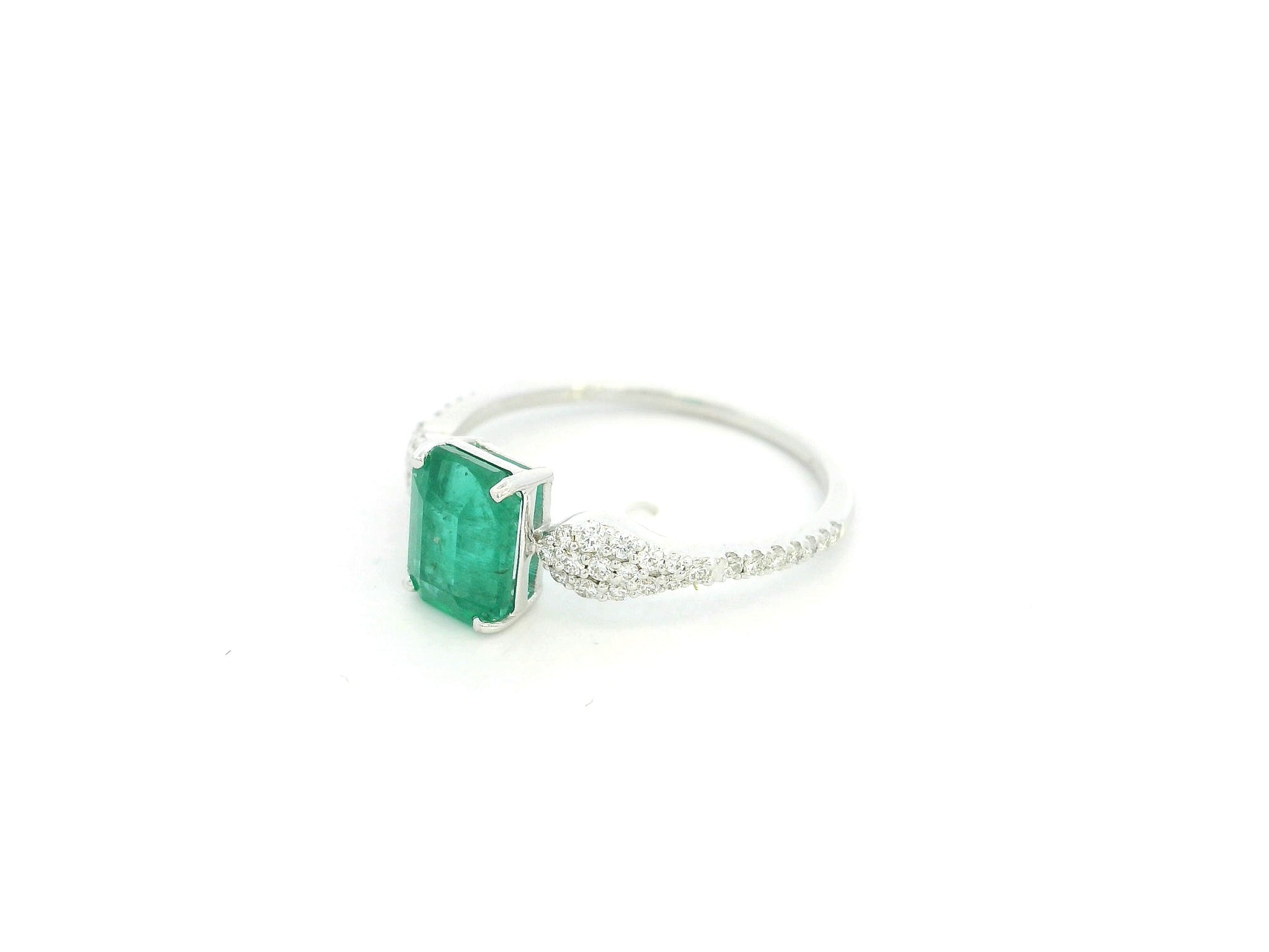 18K white gold emerald ring with 1.54 carat emerald and 0.28 carat diamond accents – Emirates Diamonds