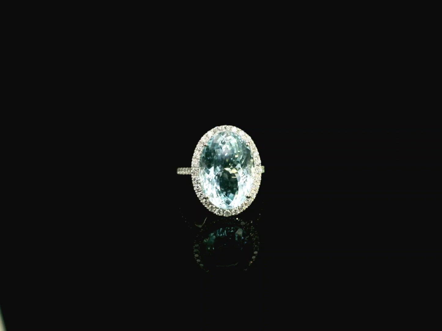 18K white gold aquamarine diamond halo ring 10.47 carat oval aquamarine with diamond halo – Emirates Diamonds