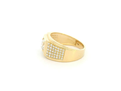 18K yellow gold men's diamond ring featuring a GIA certified 1.00 carat round brilliant diamond with 0.58 carat diamond-set shoulders.