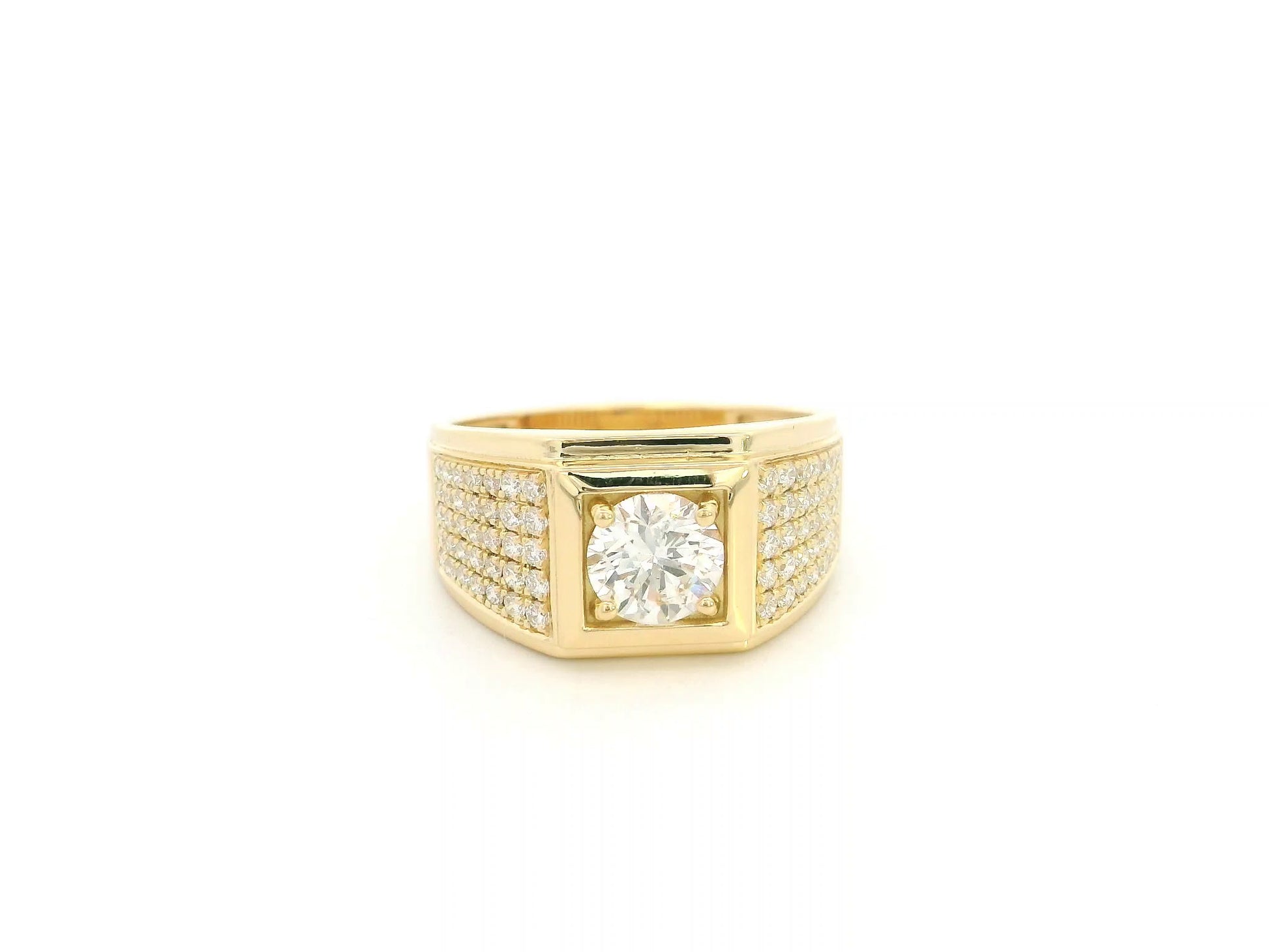 18K yellow gold men's diamond ring featuring a GIA certified 1.00 carat round brilliant diamond with 0.58 carat diamond-set shoulders.