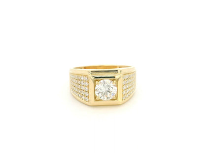18K yellow gold men's diamond ring featuring a GIA certified 1.00 carat round brilliant diamond with 0.58 carat diamond-set shoulders.