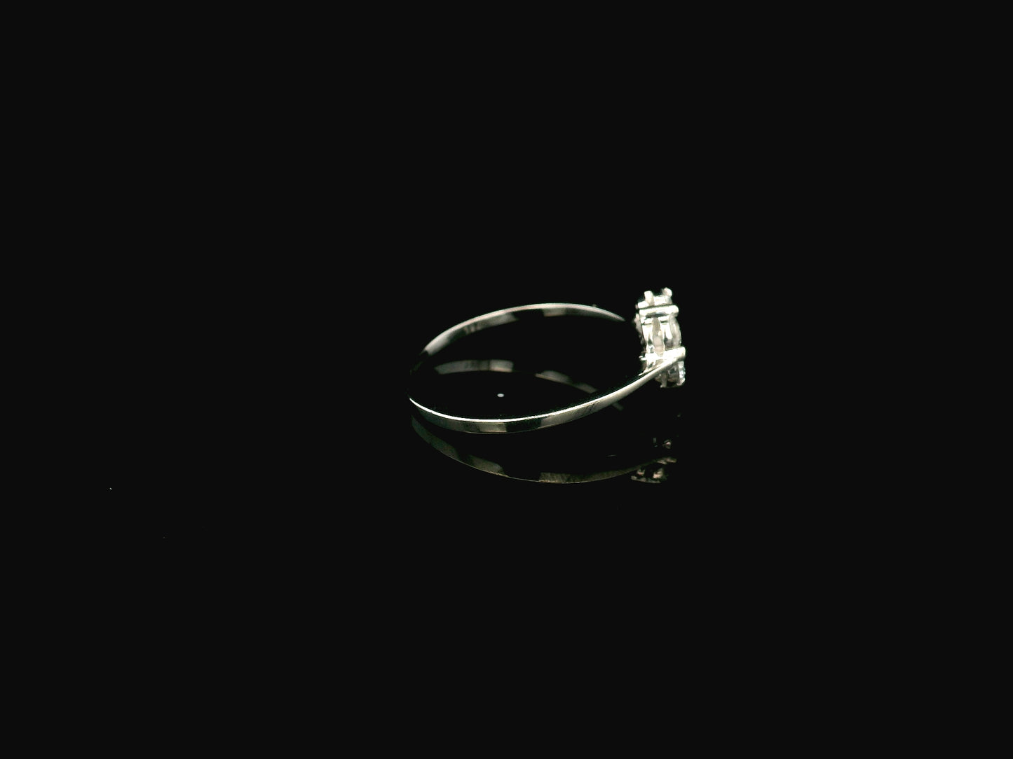 18K white gold diamond cluster ring with 0.61 carat round brilliant diamonds by Emirates Diamonds