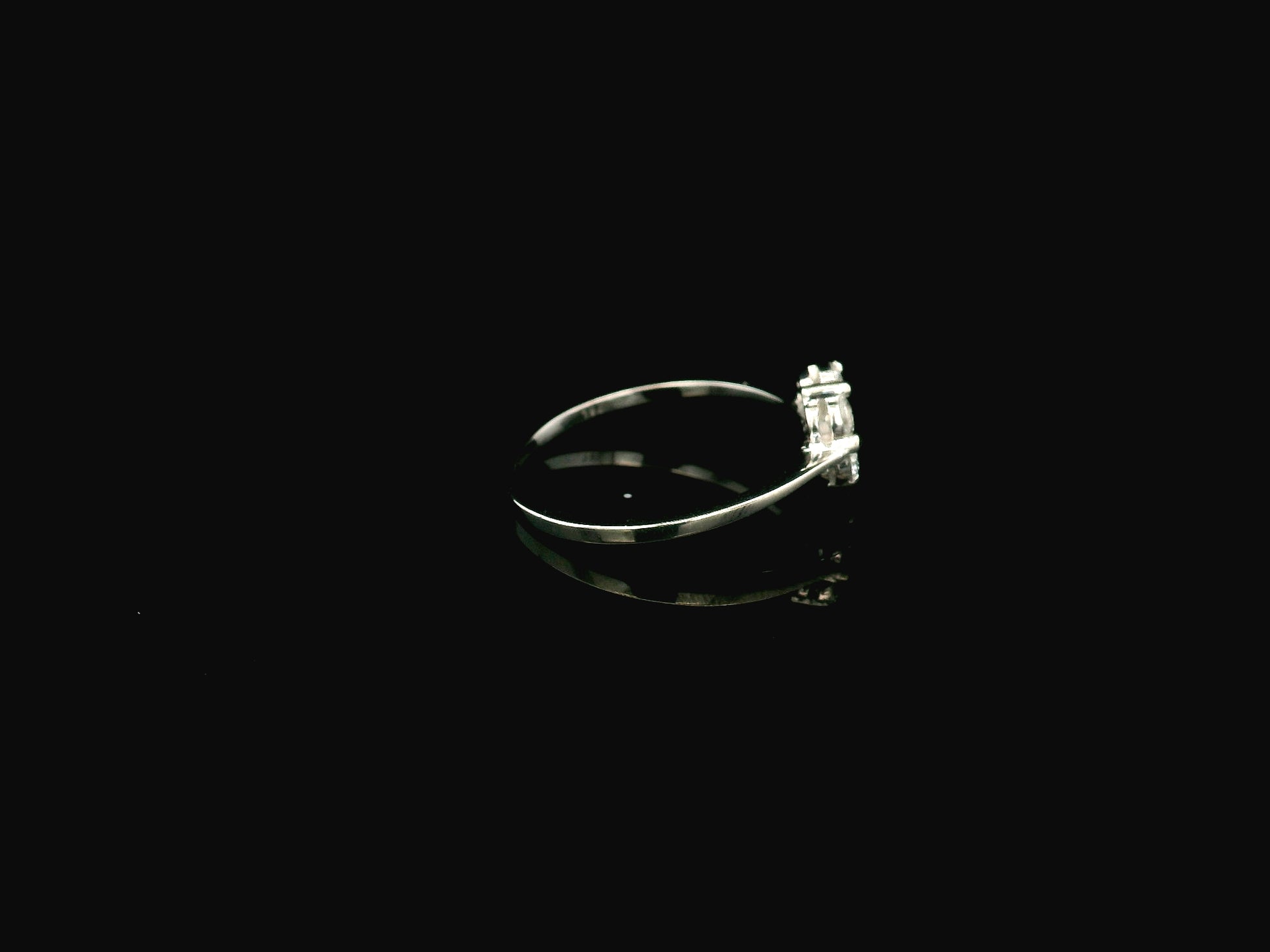 18K white gold diamond cluster ring with 0.61 carat round brilliant diamonds by Emirates Diamonds