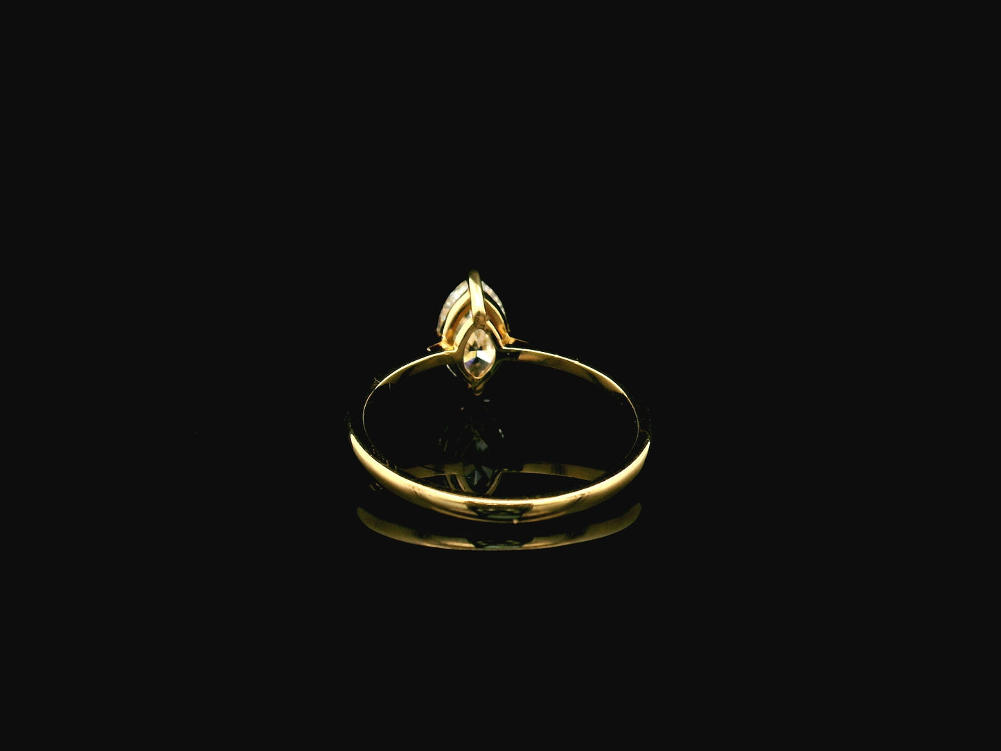 1.01 carat marquise diamond solitaire ring in 18K yellow gold IGI certified VS1 diamond