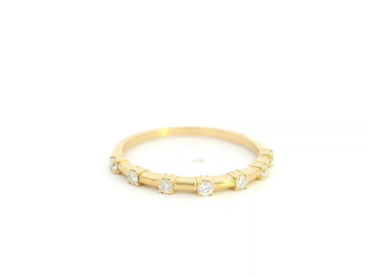 Diamond band ring in 18K yellow gold with round natural diamonds