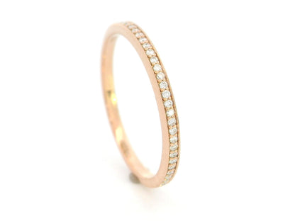 Slim band diamond ring in 18K rose gold with pavé natural diamonds