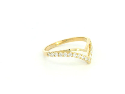 18K yellow gold diamond chevron contour ring with pavé-set natural diamonds