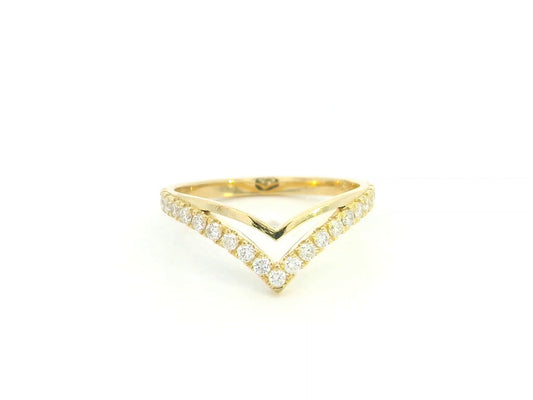 18K yellow gold diamond chevron contour ring with pavé-set natural diamonds