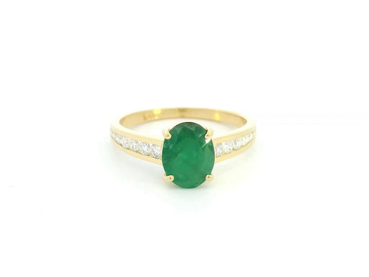 Oval emerald and diamond ring in 18K yellow gold by Emirates Diamonds