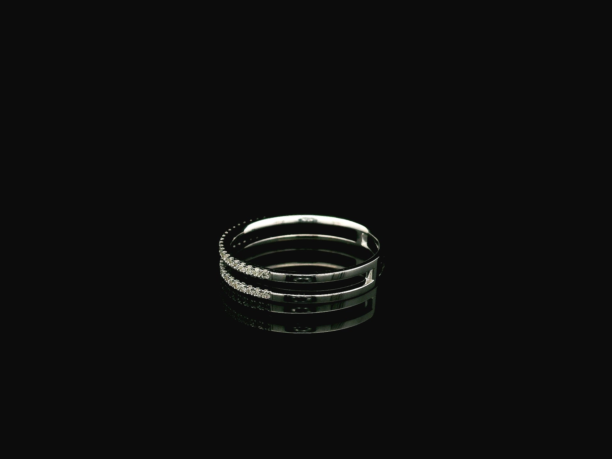 18K white gold double row diamond band ring with pavé-set natural diamonds