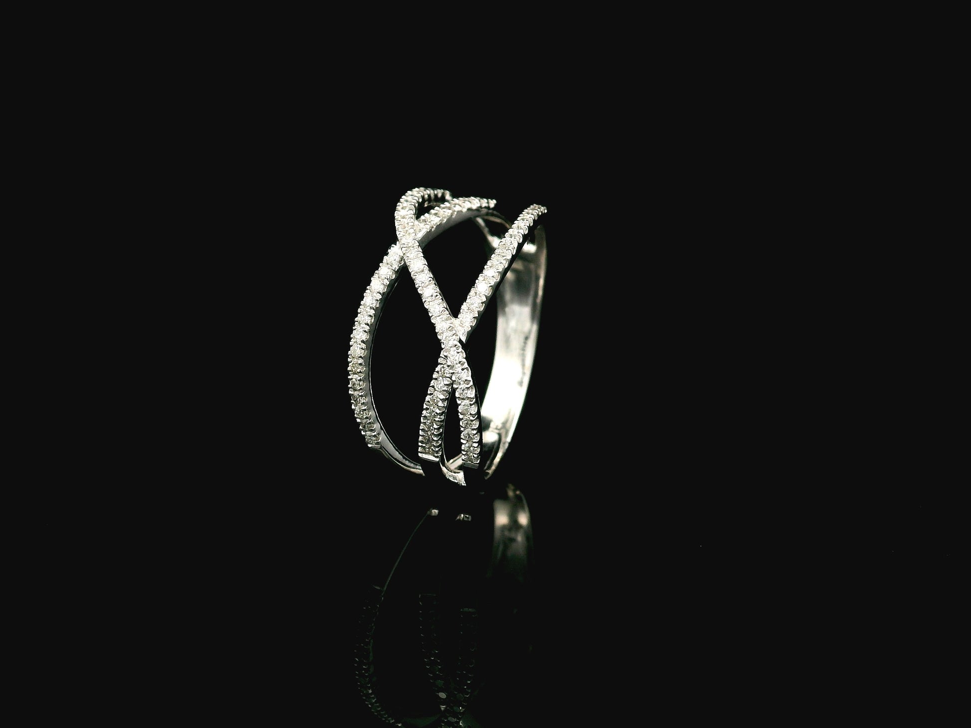 18K white gold diamond criss cross ring with pavé-set crossover bands.