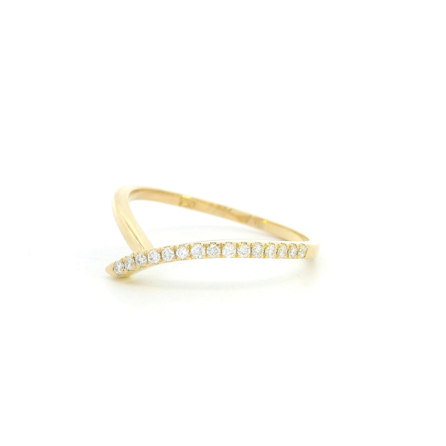 Diamond chevron ring in 18K yellow gold with 0.14 carat natural diamonds