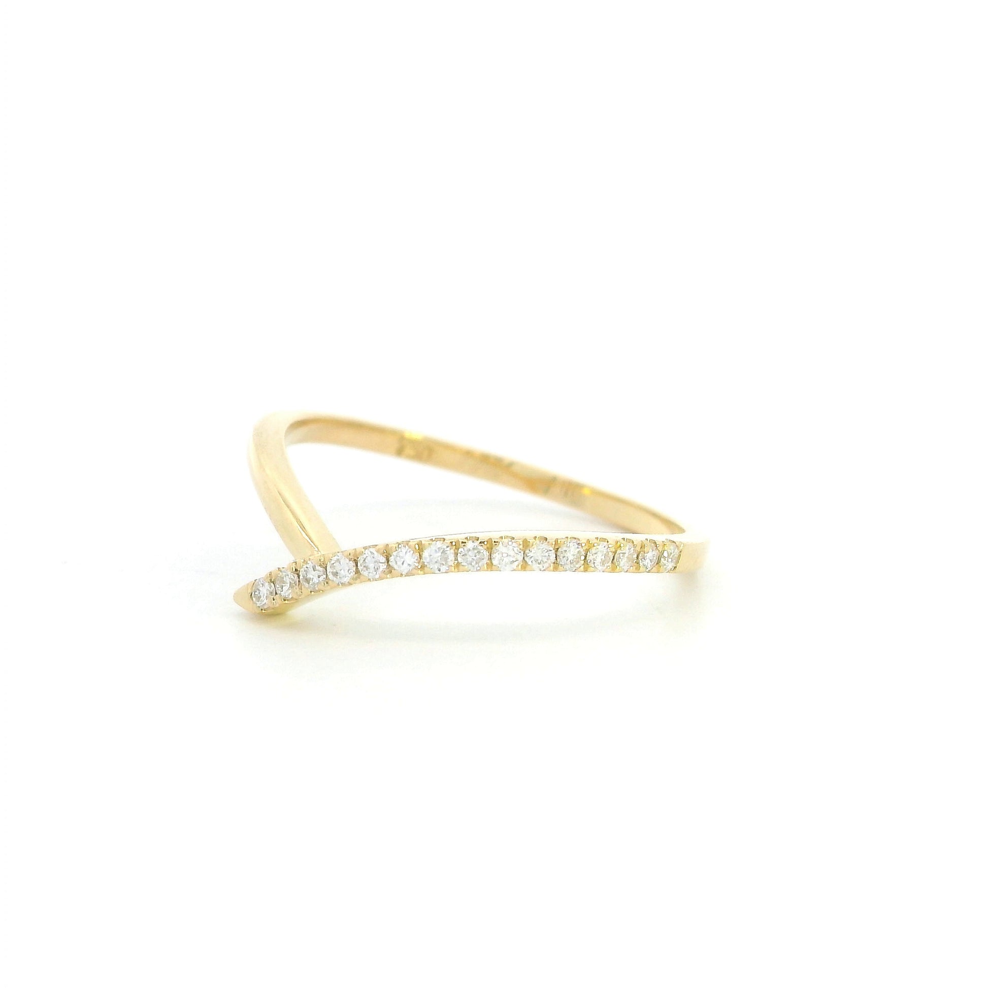 Diamond chevron ring in 18K yellow gold with 0.14 carat natural diamonds
