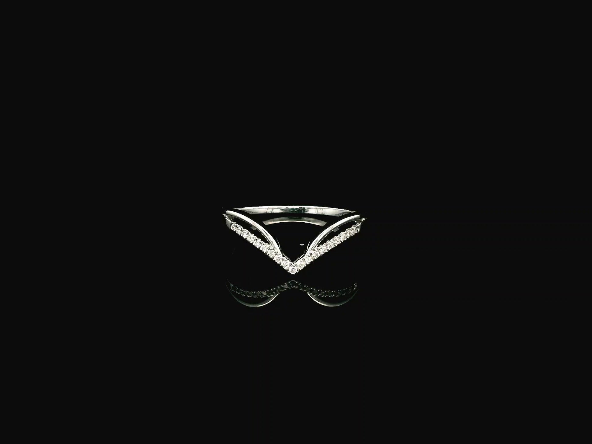 18K white gold chevron diamond ring featuring 0.10 carat natural diamonds in a V-shaped contour design.