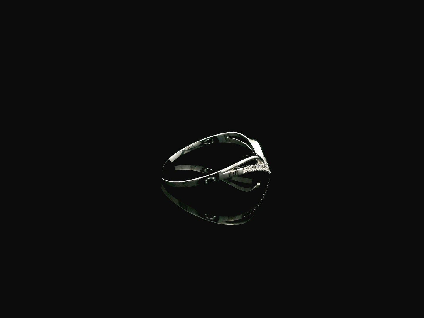 18K white gold chevron diamond ring featuring 0.10 carat natural diamonds in a V-shaped contour design.