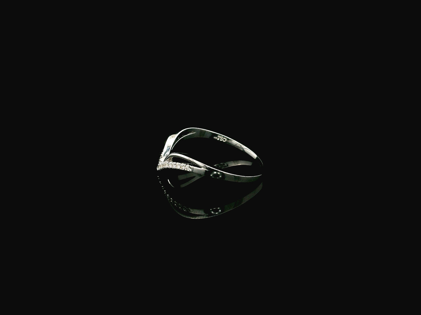 18K white gold chevron diamond ring featuring 0.10 carat natural diamonds in a V-shaped contour design.