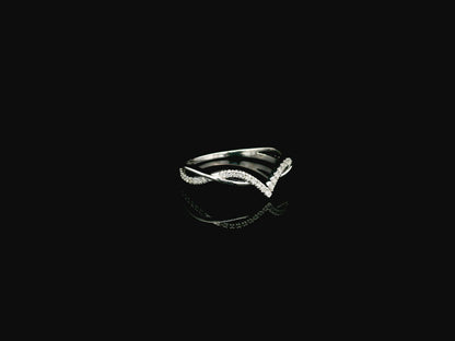 18K white gold diamond contour ring with pavé-set diamonds and elegant V-shaped design.