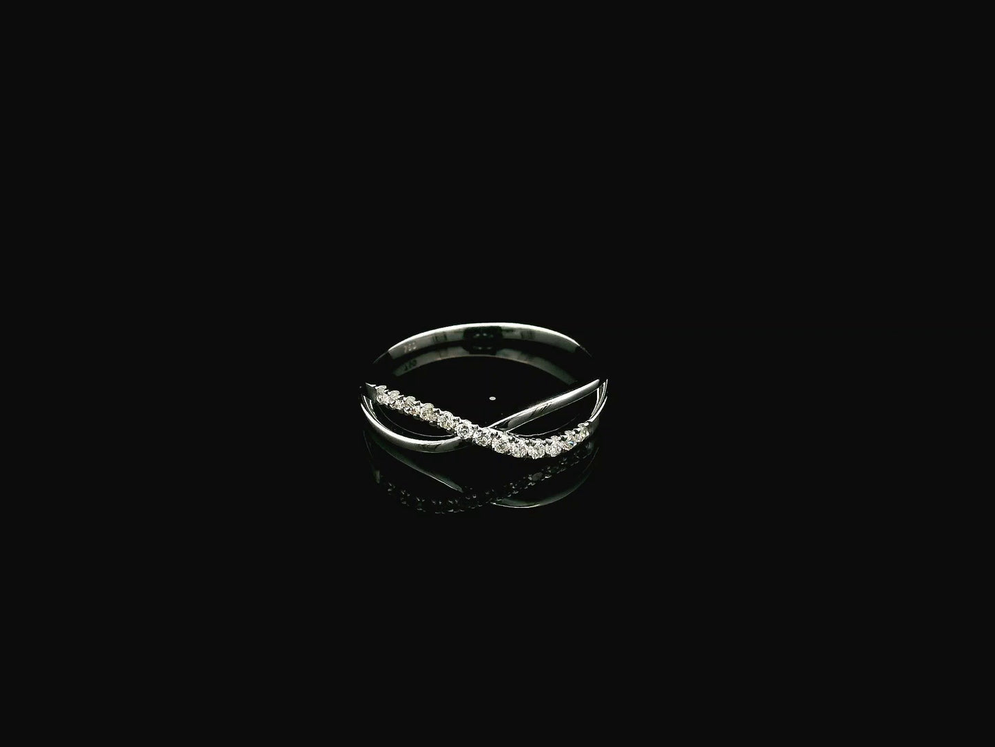 18K white gold diamond crossover ring featuring a crisscross design with 0.16 carat natural diamonds and polished white gold bands.
