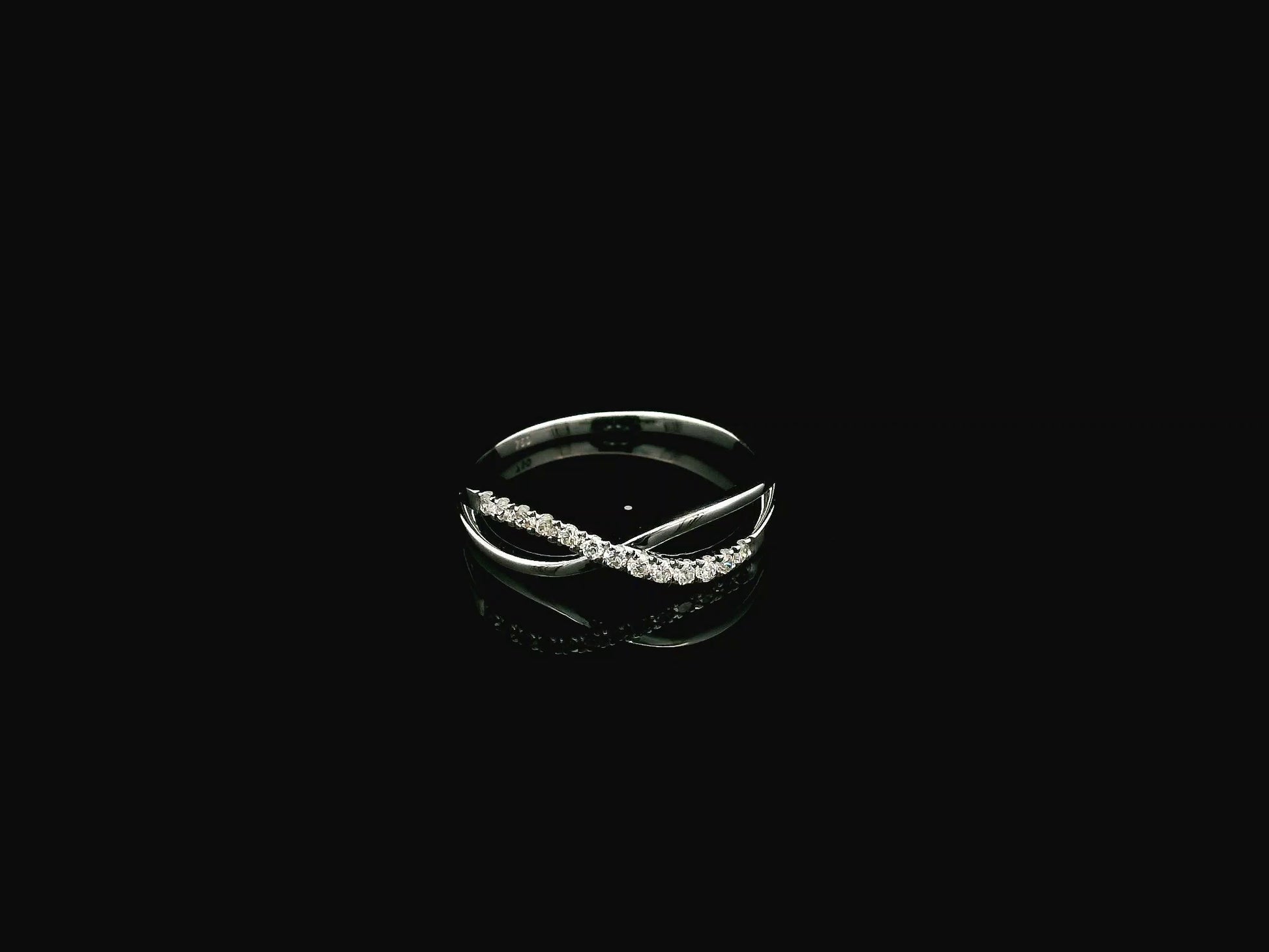 18K white gold diamond crossover ring featuring a crisscross design with 0.16 carat natural diamonds and polished white gold bands.