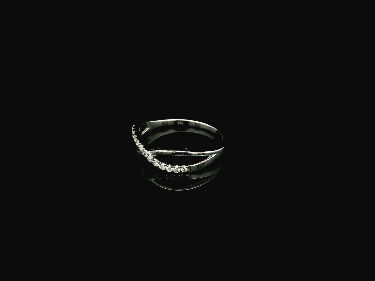 18K white gold diamond crossover ring featuring a crisscross design with 0.16 carat natural diamonds and polished white gold bands.