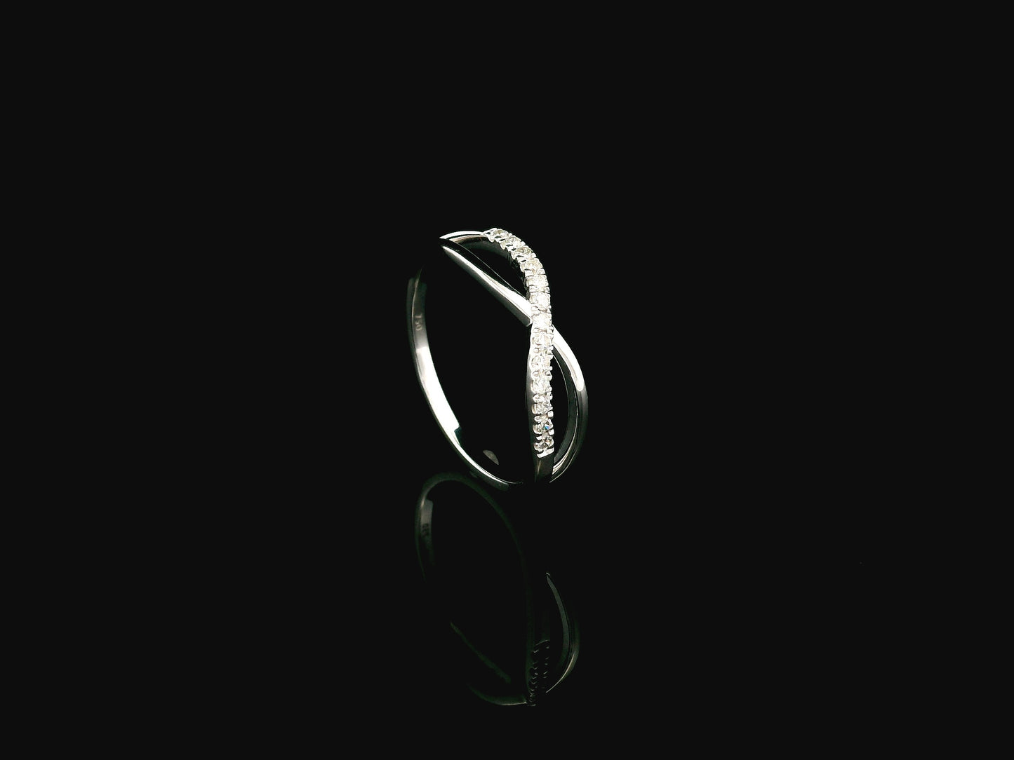18K white gold diamond crossover ring featuring a crisscross design with 0.16 carat natural diamonds and polished white gold bands.