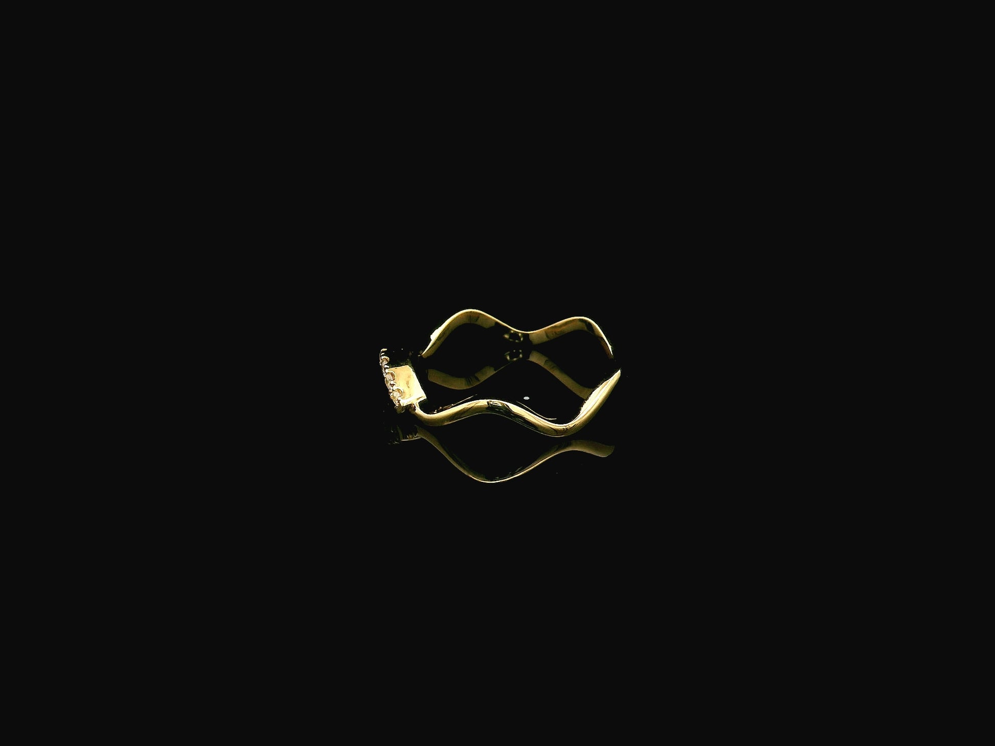 Diamond Contour Band Ring in 18K Yellow Gold with Curved Wave Design by Emirates Diamonds