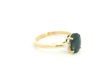Oval sapphire and diamond ring in 18K yellow gold by Emirates Diamonds