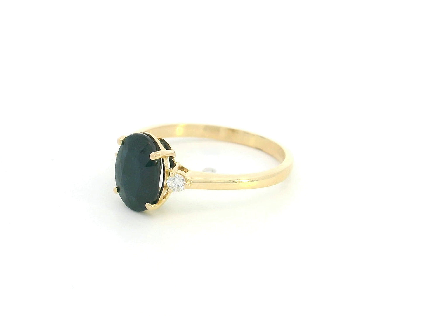 Oval sapphire and diamond ring in 18K yellow gold by Emirates Diamonds