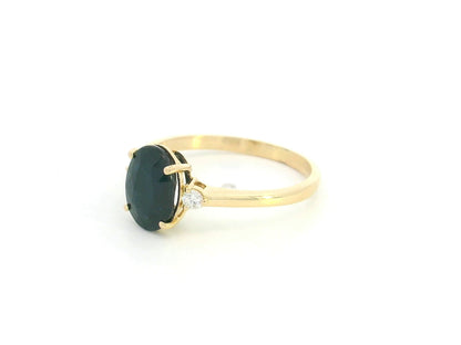 Oval sapphire and diamond ring in 18K yellow gold by Emirates Diamonds